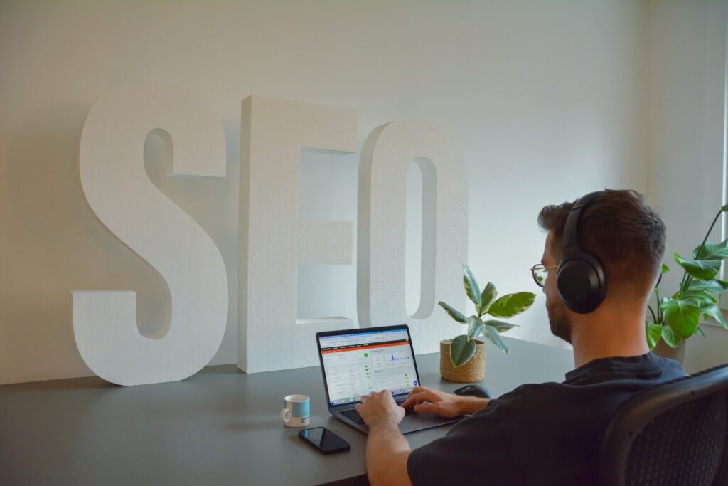 How to Turn Website Visitors into Qualified Leads